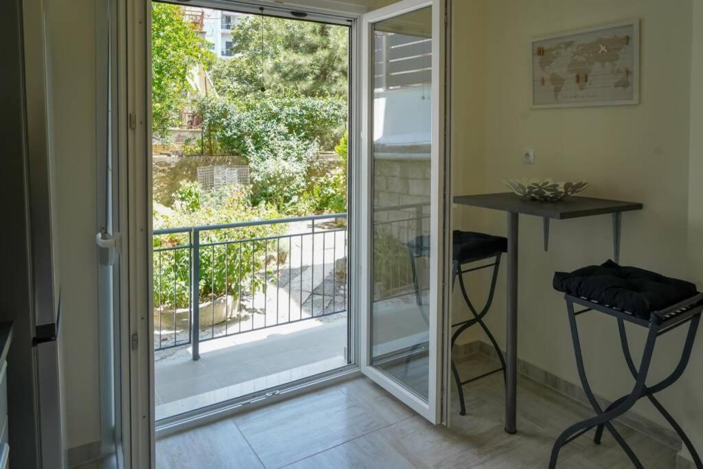 Modern Apartment In The City Center Ioannina Exterior photo